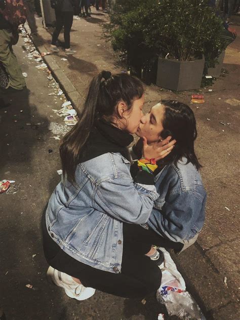 lesbian kissing|The cutest lesbian kiss : r/girlskissing